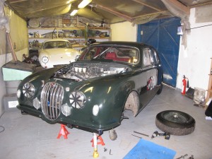Installing the new Fosseway Performance Vented Brakes on the ex-Win Percy MK1 Jaguar
